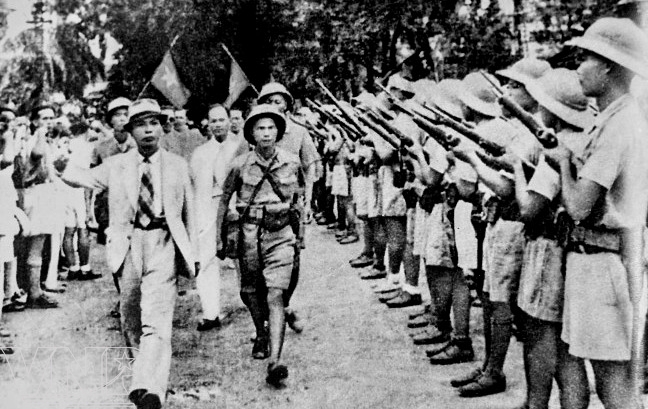 Commander of the Vietnam Liberation Army Vo Nguyen Giap parades for the first time on August 26, 1945 in Hanoi.   Photo: Exhibition's file