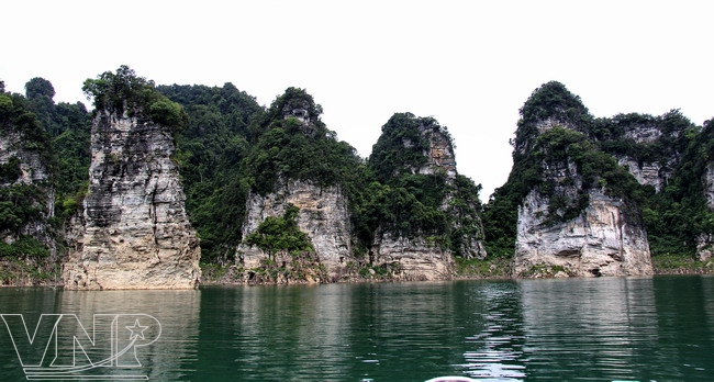 Admire Wild Beauty of Na Hang Lake-Tuyen Quang
