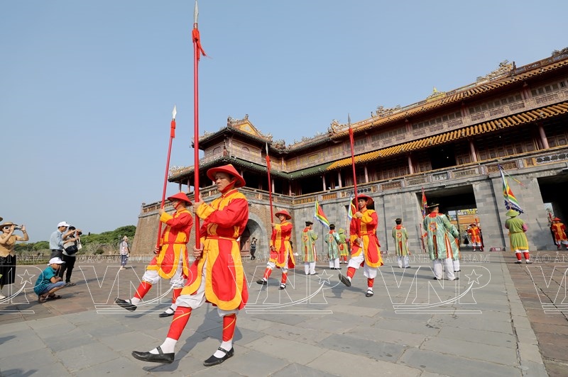 ពិធីប្តូរវេនយាមល្បាតក្នុងព្រះបរមរាជវាំងហ្វេ