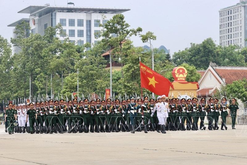 ການເຝິກຊ້ອມສວນສະໜາມ ແຫ່ຂະບວນ ເປັນຄັ້ງທຳອິດ ກະກຽມຮັບໃຊ້ໜ້າທີ່ A80 ຢູ່ສະໜາມຫຼວງ ບາດິ່ງ. 