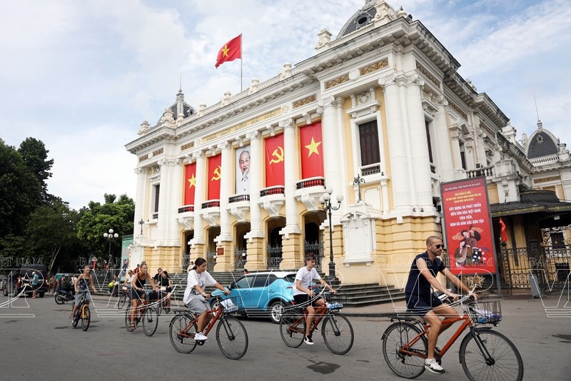 Hanoi Shines with Flags and Flowers for National Day