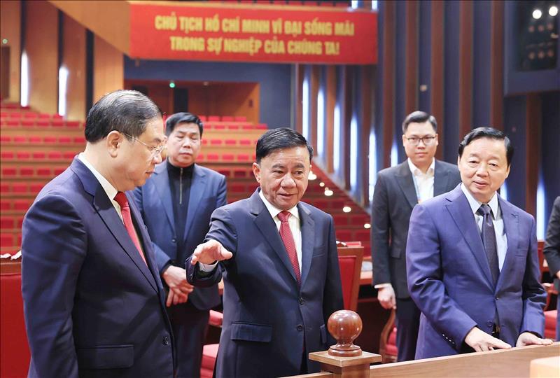 Le permanent du Secrétariat Tran Cam Tu inspecte les préparatifs du 14e Congrès national du Parti