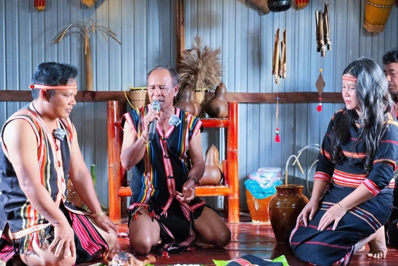 Уникальный обряд сватовства народа Джрай в провинции Зялай