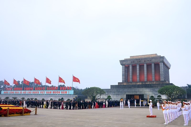 Đại biểu dự Đại hội XIV của Đảng vào Lăng viếng Chủ tịch Hồ Chí Minh