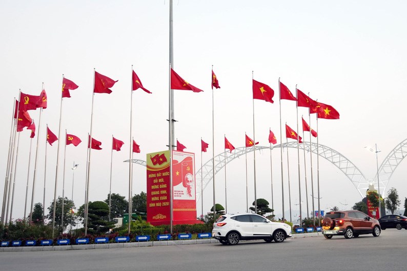 Яркие оттенки красного — в честь XIV съезда КПВ