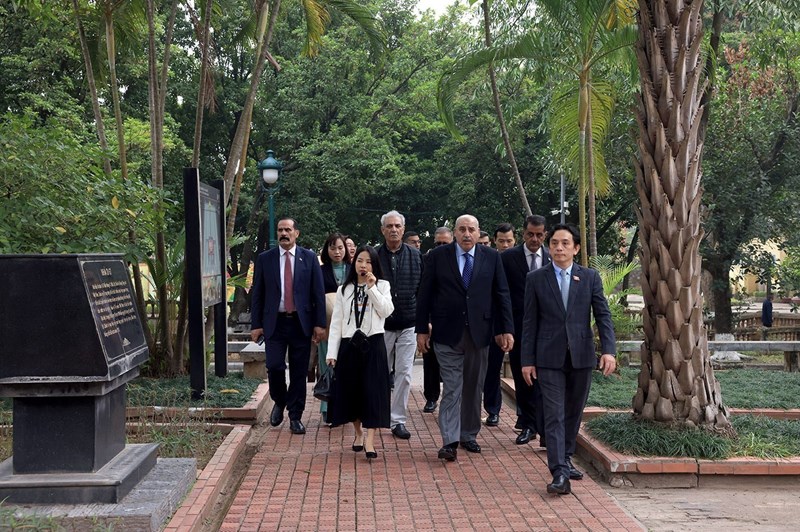 Jordanian House Speaker visits Thang Long Imperial Citadel