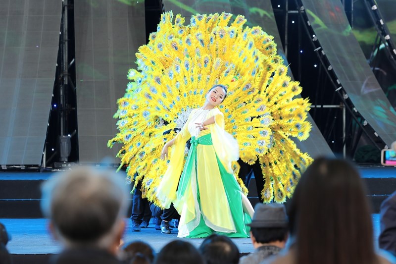 Art performances add vibrancy to Spring Fair 2026