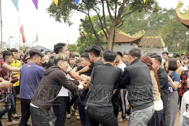 ពិធីបុណ្យ​ ឌុកប៊ូត ហែក​កន្ទេល បន់សុំសំណាងដើមនិទាឃរដូវនៅ​ ភូ ថ