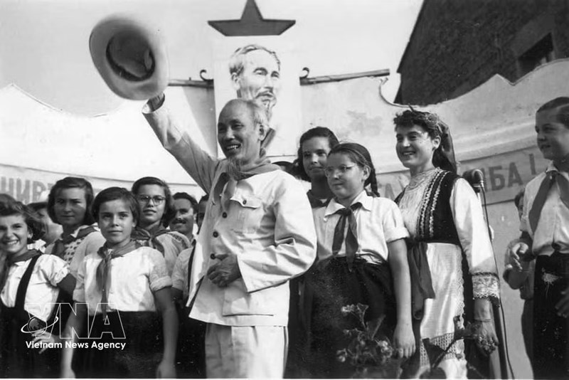 Conmemoran el 136.º aniversario del natalicio del Presidente Ho Chi Minh