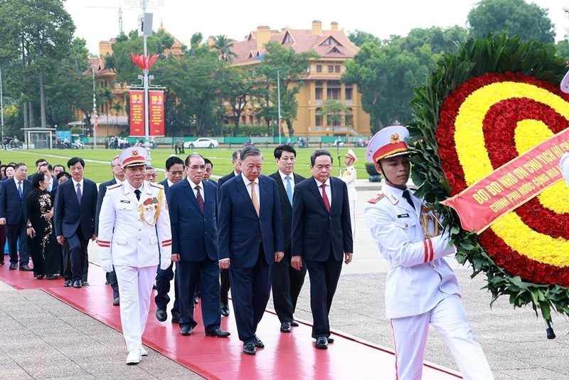 Party and State Leaders Pay Tribute to President Ho Chi Minh on His 136th Birth Anniversary