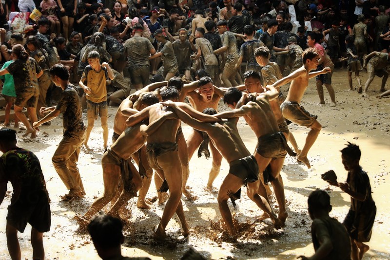 Water Ball Wrestling Festival Opens in Bac Ninh
