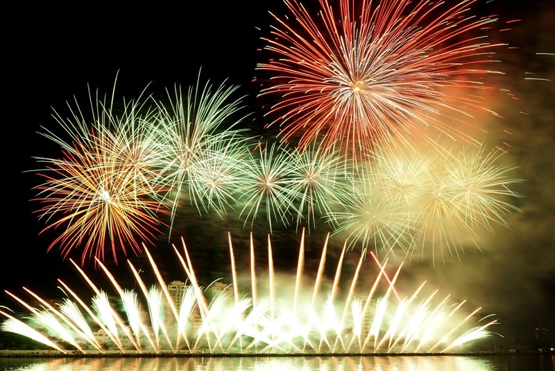 Japan, Italy Deliver Spectacular Fireworks Show Despite Rain