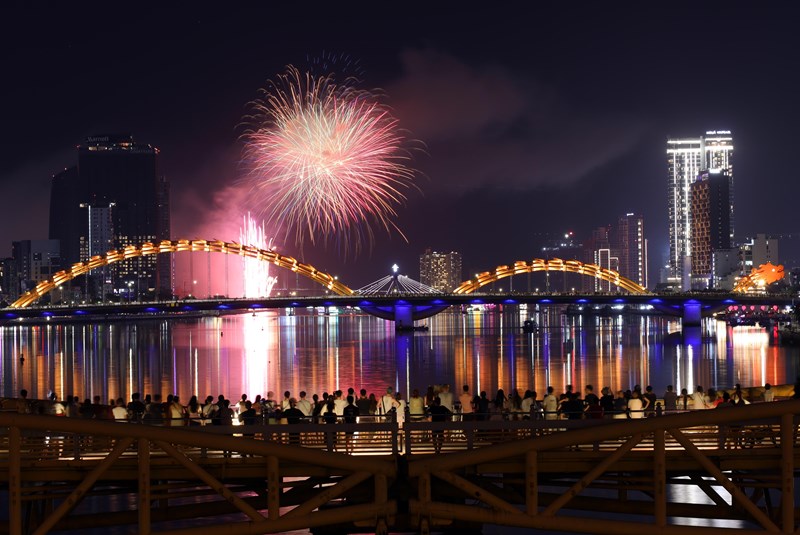 Creativity Takes Flight: Germany and Macau Light Up the Han River at  DIFF 2026