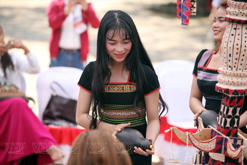 에데 소수민족의 독특한 전통 의상
