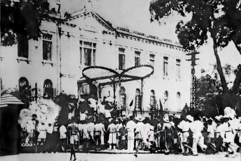 Révolution dAoût 1945 : le triomphe du patriotisme et de laspiration à lindépendance