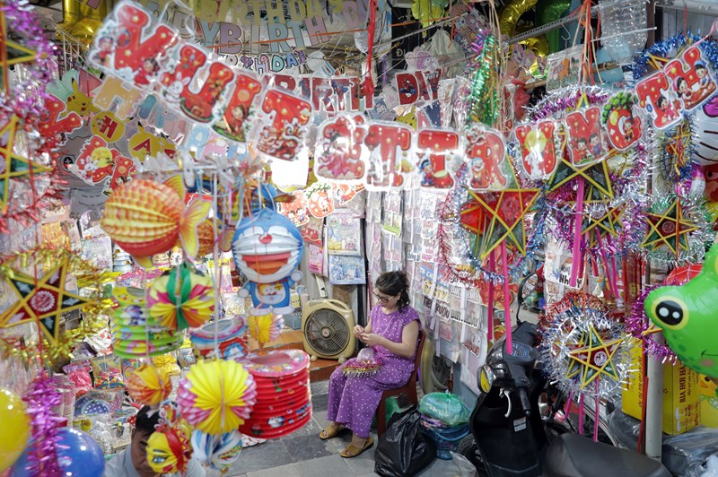 Phố Hàng Mã rực rỡ mùa Trung thu