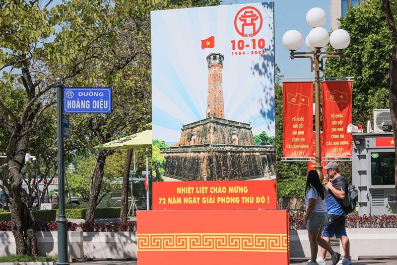 Hà Nội rực rỡ cờ hoa chào mừng kỷ niệm 72 năm Ngày Giải phóng Thủ đô