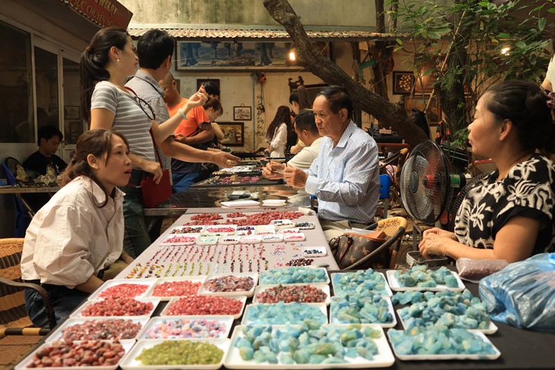 Chợ phiên đá quý giữa lòng Hà Nội