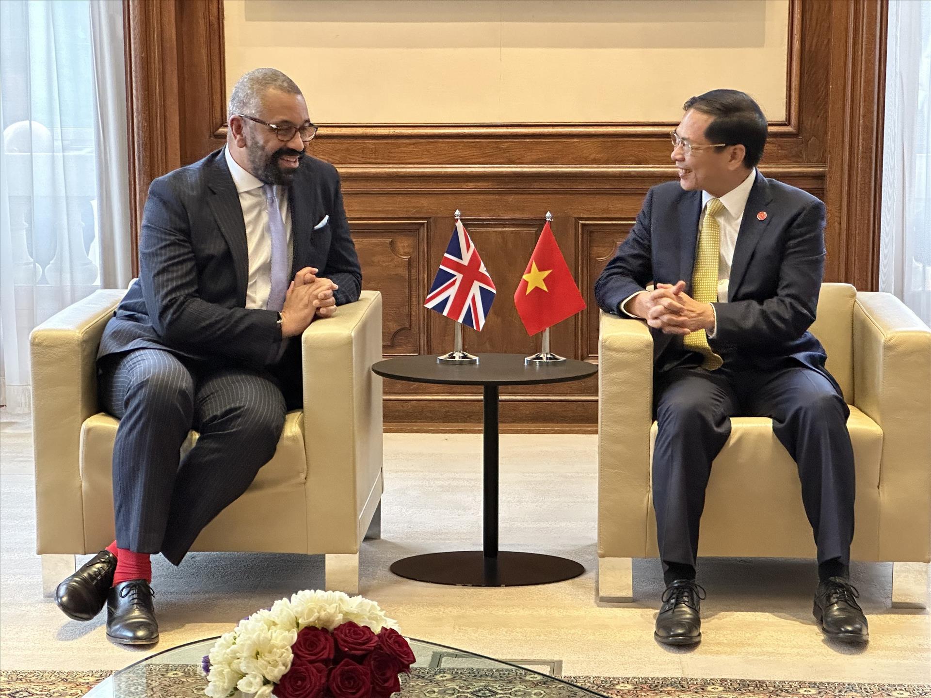 越南積極促進與英國、中國香港和立陶宛的合作