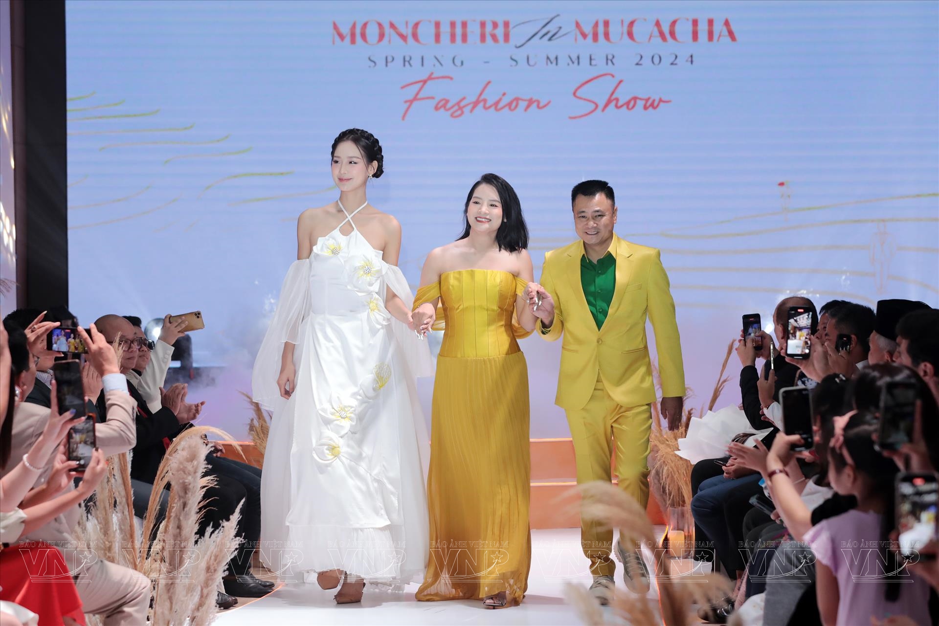 Image hình ảnh hình ảnh hình ảnh hình ảnh hình ảnh hình ảnh Lan Anh - NTK Nguyễn Lan Anh đưa hình ảnh ruộng bậc thang lên sản phẩm thời ...