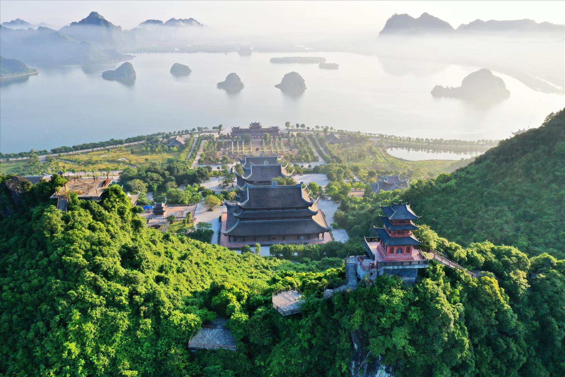 Chùa Tam Chúc - điểm du lịch tâm linh ấn tượng tại Hà Nam