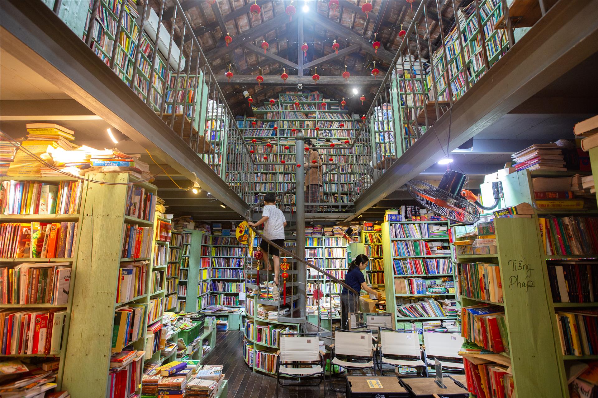 Bookstores Cherish Memories of Hanoi