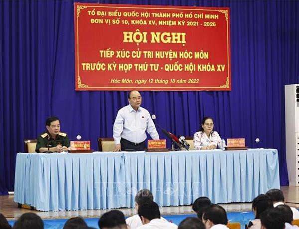 ប្រធានរដ្ឋវៀតណាមលោក Nguyen Xuan Phuc ជួបសំណេះសំណាលជាមួយម្ចាស់ឆ្នោតនៅទីក្រុងហូជីមិញ