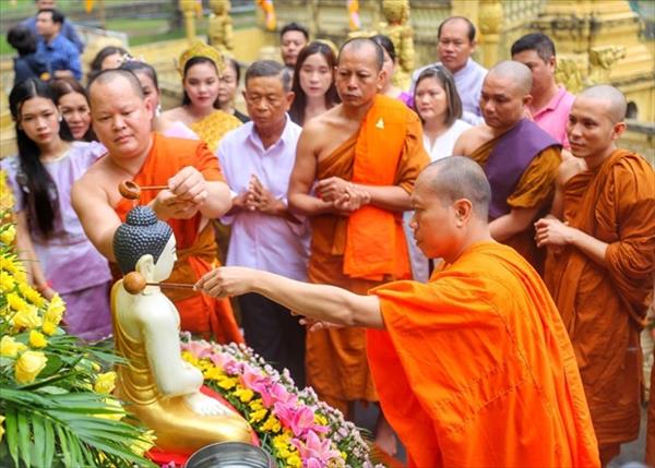 PM Le Minh Hung extends Chol Chnam Thmay greetings to Khmer community