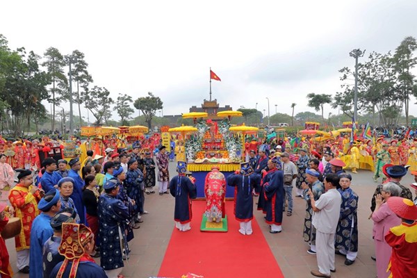 Độc đáo lễ hội điện Huệ Nam 