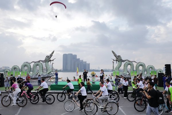 Ngày hội đạp xe hành trình xanh: Sắc Sen Tây Hồ