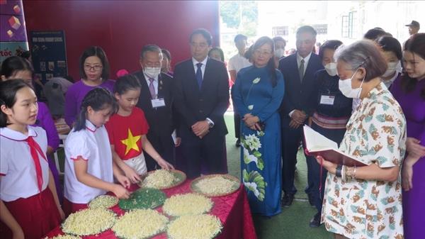 La princesse thaïlandaise Maha Chakri Sirindhorn visite la province de Lao Cai