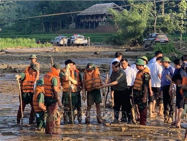 PM inspects search for victims at devastating landslide site in Lao Cai