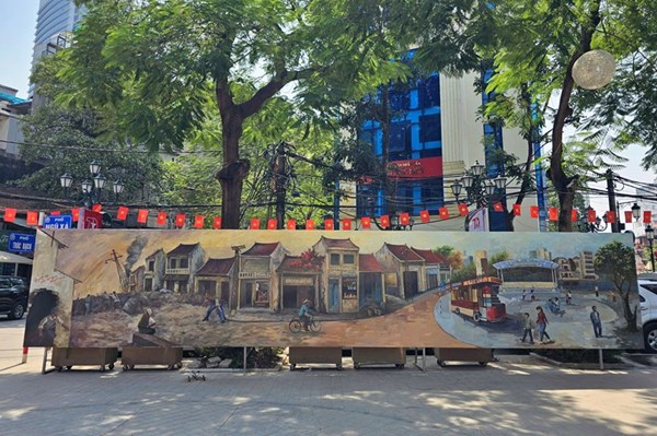 60 họa sĩ vẽ bức tranh dài 12m chào mừng 70 năm Giải phóng Thủ đô