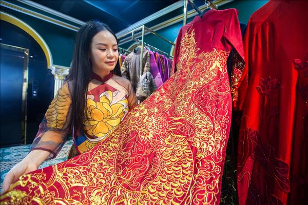Vu Lan Anh Weaving Historical Narratives into the Ao Dai