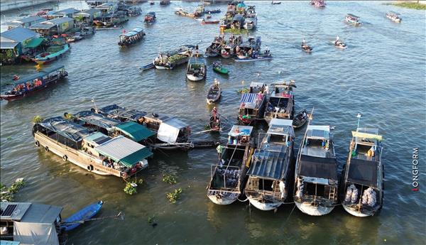 A la deriva por los mercados flotantes del delta del Mekong