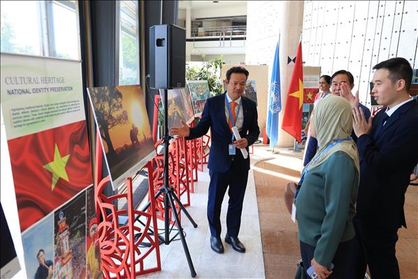 Une exposition de photos sur le Vietnam attire la communauté internationale à lONU
