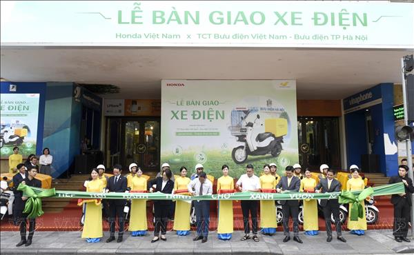 Govt Urges Promoting EV Charging Infrastructure in Apartment Complexes