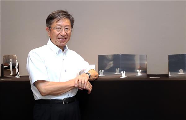 Professor Sugihara Kokichi and an Exhibition of Mathematical Illusions