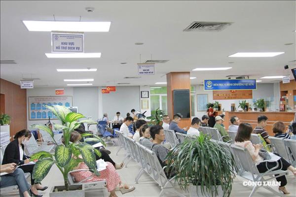 ອຳນາດການປົກຄອງທ້ອງຖິ່ນ 2 ຂັ້ນໃນເບື້ອງຕົ້ນໄດ້ເຄື່ອນໄຫວເປັນປົກກະຕິ, ລຸລ່ວງໃນ 1 ເດືອນຜ່ານມາ