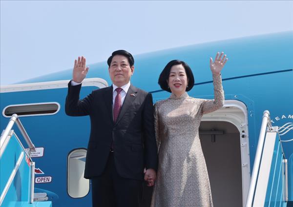 Vietnamese President leaves for state visits to Egypt, Angola