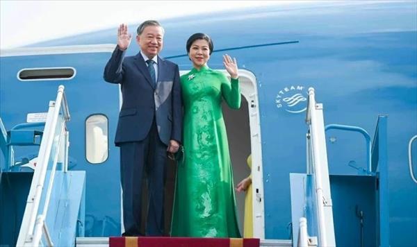 ເລ​ຂາ​ທິ​ການ​ໃຫຍ່ ໂຕ​ເລິມ ແລະ ພັນ​ລະ​ຍາ ເດີນ​ທາງ​ໄປ​ຢ້ຽມ​ຢາມ​ທາງ​ລັດ​ຖະ​ກິດ​ຢູ່ ສ.ເກົາຫຼີ