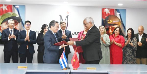 Vietnam, Cuba sign agreement in judicial sector