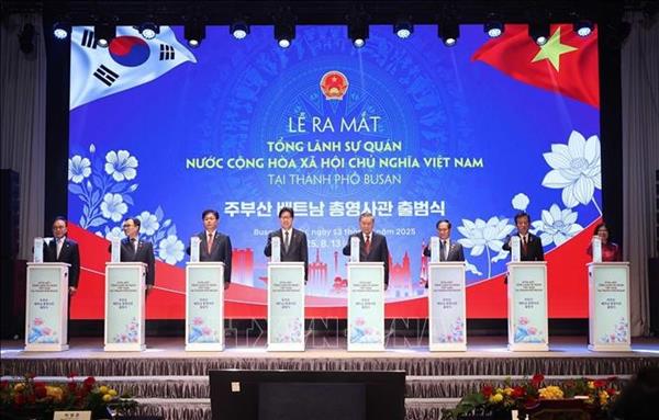 ທ່ານ​ເລ​ຂາ​ທິ​ການ​ໃຫຍ່ ໂຕ​ເລິມ ເຂົ້າ​ຮ່ວມ​ພິ​ທີ​ເປີດ​ສະ​ຖານ​ກົງ​ສູນ​ໃຫຍ່ ຫວຽດ​ນາມ ປະ​ຈຳ ບູ​ຊານ