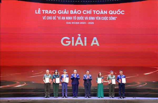 Báo ảnh Việt Nam đạt giải C Giải báo chí toàn quốc Vì an ninh Tổ quốc và bình yên cuộc sống