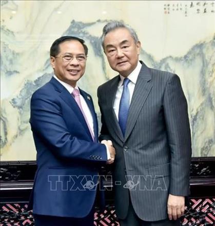 Le vice-Premier ministre Bui Thanh Son promeut la coopération avec la Chine et le Laos