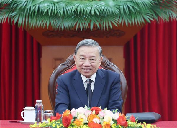 トー・ラム書記長、カンボジア人民党のフン・セン党首と電話会談