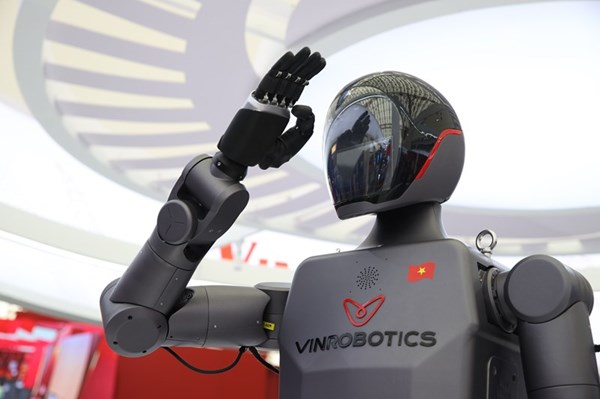  Multi-Purpose Humanoid Robots, Made in Vietnam