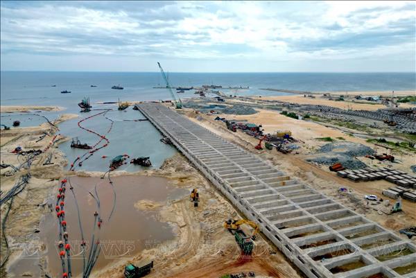 Những kì vọng từ công trường cảng Mỹ Thủy