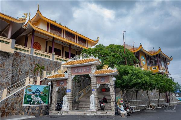 Dinh Cô Long Hải: Nơi huyền thoại và đức tin hòa vào biển cả
