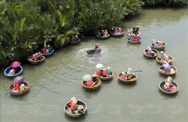 Discovering Basket Boats in Da Nangs World-Famous Village